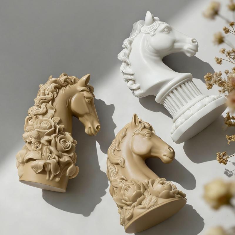 ローマ柱ベースの装飾が付いているシリコーン型馬の彫刻キャンド - Art Craft Horse のレビューと価格