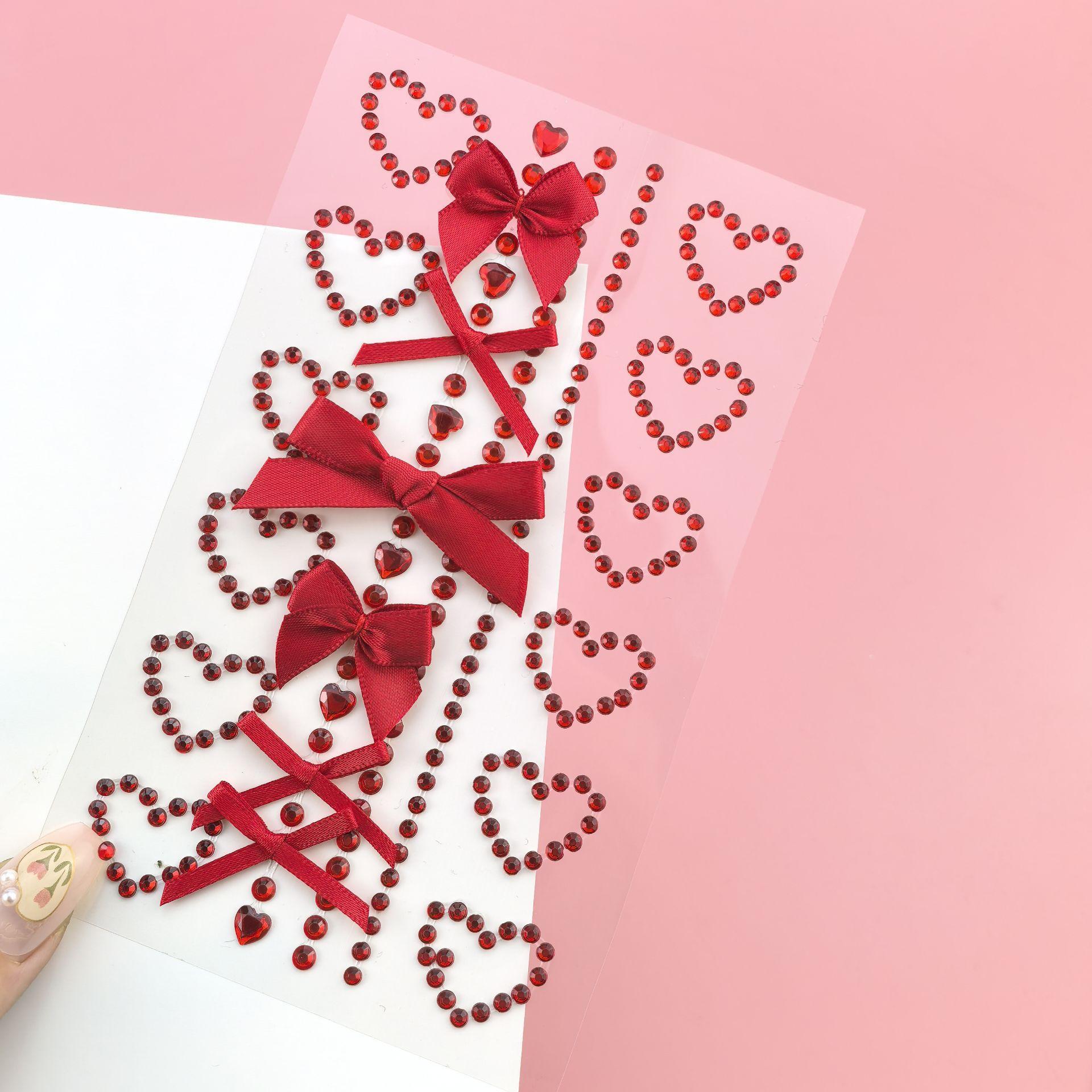 1枚の赤いリボンリボンがキラキラ輝く工芸品顔ジュエリークリス - The Art And Craft Of Jewelry のレビューと価格
